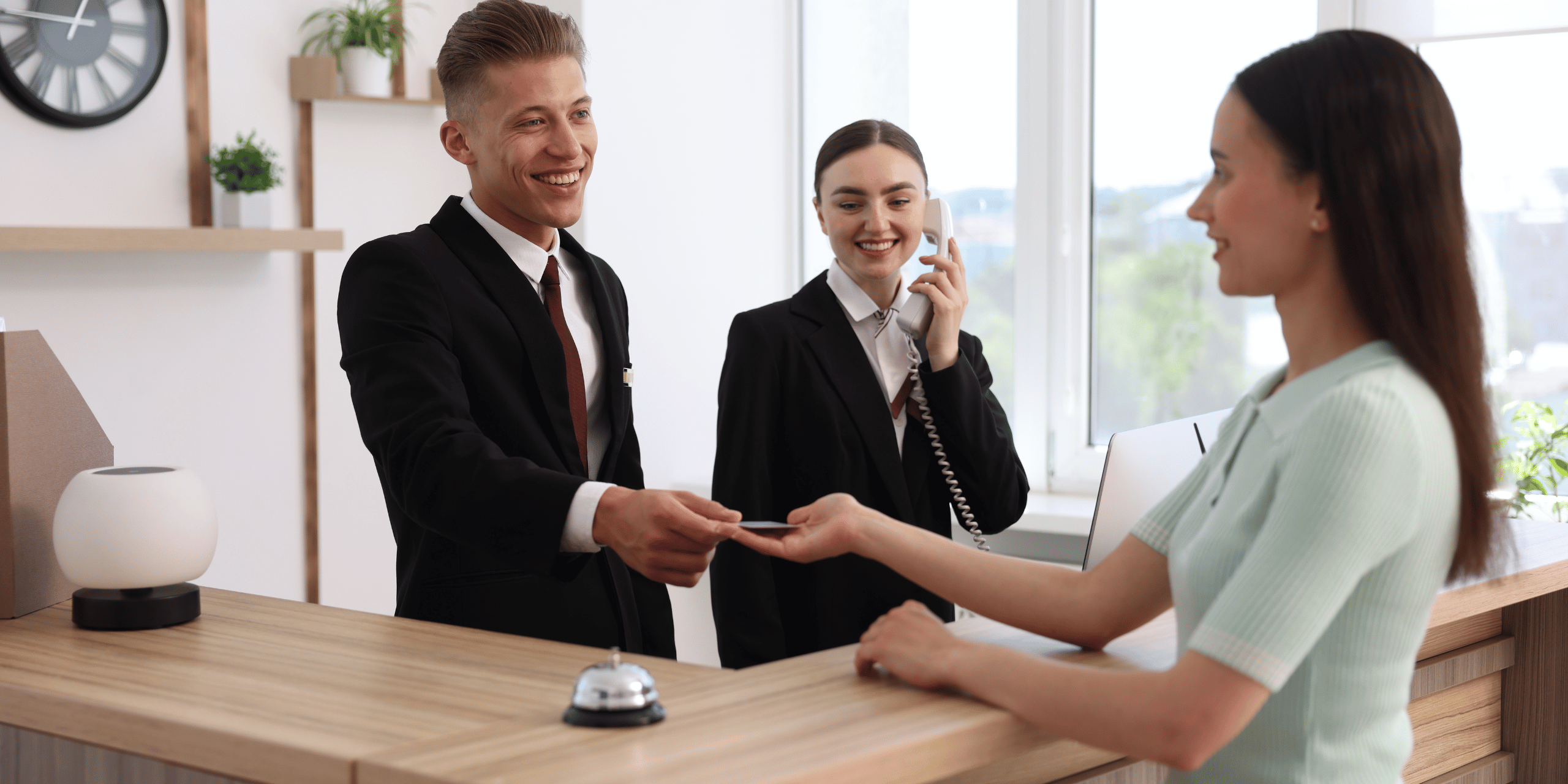 What Does a Front Desk Receptionist Do?